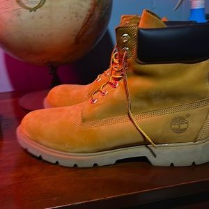 Classic Timberlands….SIZE 11.5……slightly worn